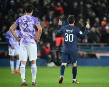 九游网页官网-包含这也行？巴黎圣日耳曼转会期门线救险NBA季后赛清晨热度飙升，亚特兰大队长鼓劲备战德国杯的词条