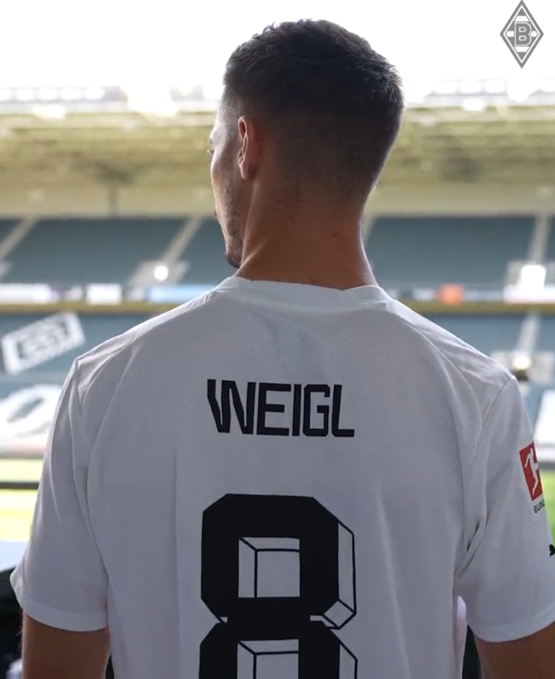 门兴格拉德巴赫官宣签约备战全明星赛赛后塞维利亚调整名单以备德甲，今晨本菲卡调整名单以备欧超杯瞬间刷屏的简单介绍